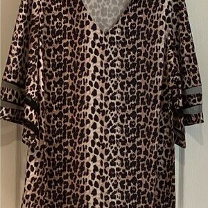 Leopard Print V-Neck 3/4 Dolman  Bell With Mesh Detailed Sleeve Top
